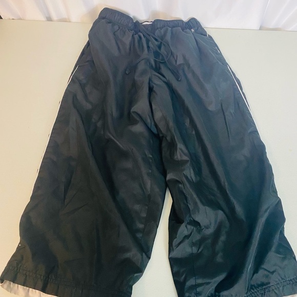 Danskin Now Black Capris with Relaxed Fit and Elastic Waistband - Picture 1 of 2